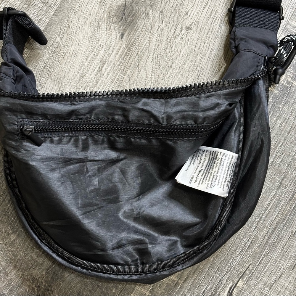 Cotton On-Stylish Black Nylon Crossbody Bag, small zip pocket inside, EUC - Picture 7 of 11